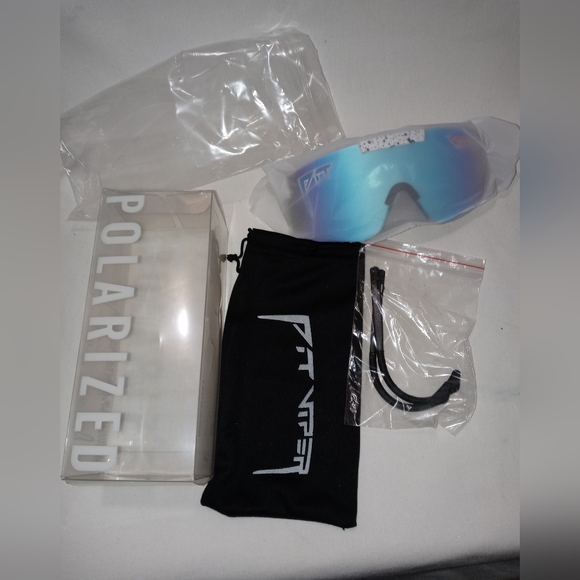 Adult Polarized Viper Style Sunglasses With Accessories - Picture 2 of 8